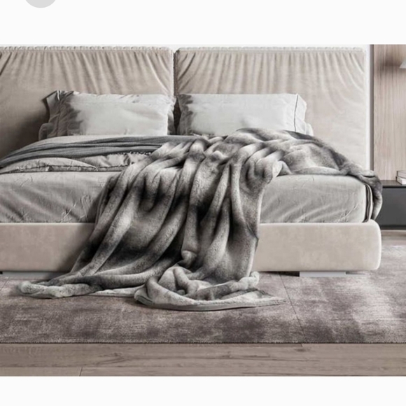 Mon Chateau Faux Fur Queen Blanket GRAY, NWT - Picture 3 of 7